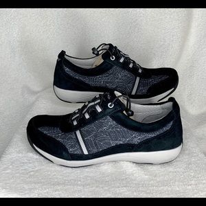 Brand new Dansko Helen Suede Black Print Size 38